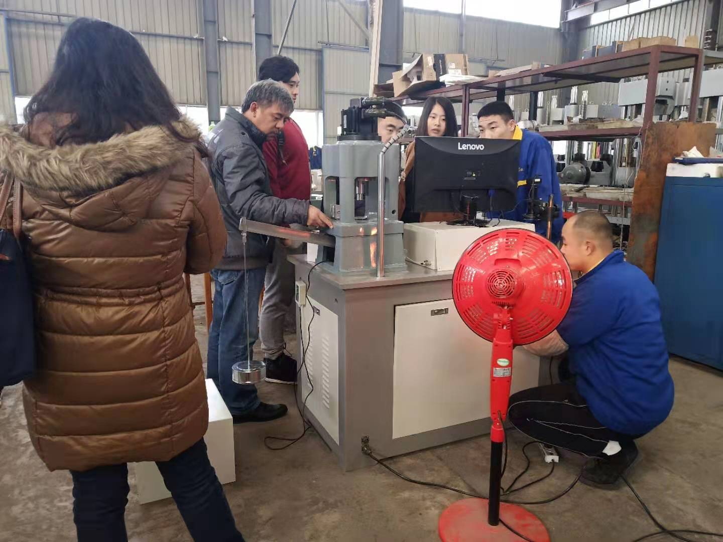 國外客戶到濟南蜜桃色视频在线观看工廠參觀考察