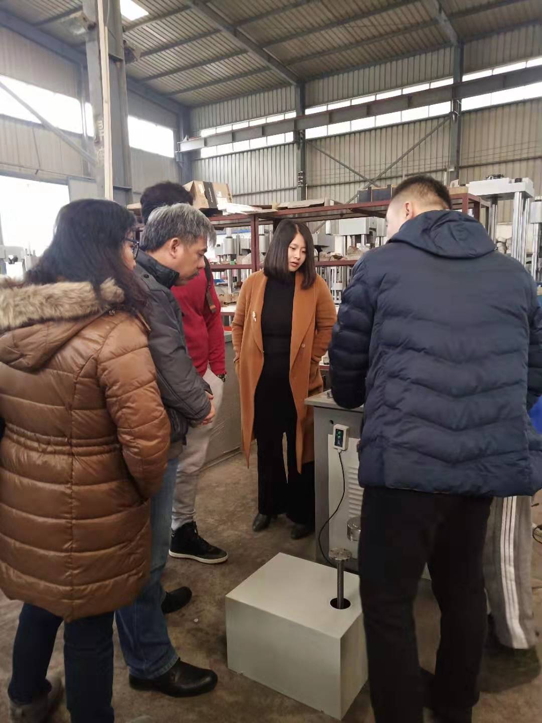國外客戶到濟南蜜桃色视频在线观看工廠參觀考察